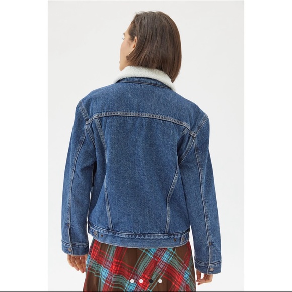 Levi’s ex-boyfriend Sherpa trucker jean jacket - Picture 2 of 5